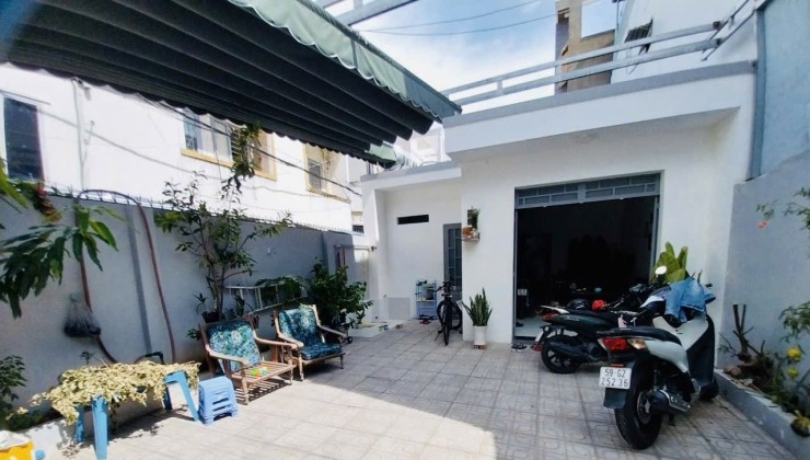 Giảm sốc 500tr !!! Chỉ còn 6tỷ2, Nhà C4 SHR, diện tích khủng 117m2,  1/ Nguyễn Văn Quá cách mặt tiền 50m, HXH tránh nhau, Ô tô Ngủ Sân